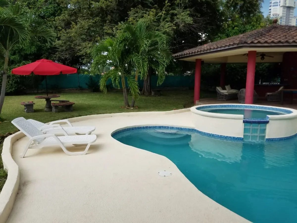 VENTA O ALQUILER DENTRO CLUB DE GOLF DE CORONADO