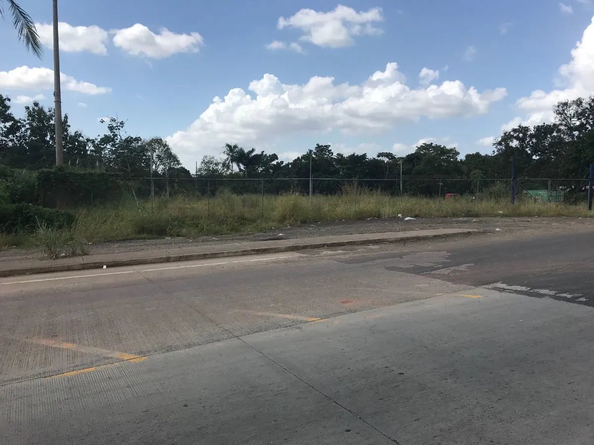 CERCA CORREDOR NORTE CON INQUILINO EN PARTE DE TERRENO