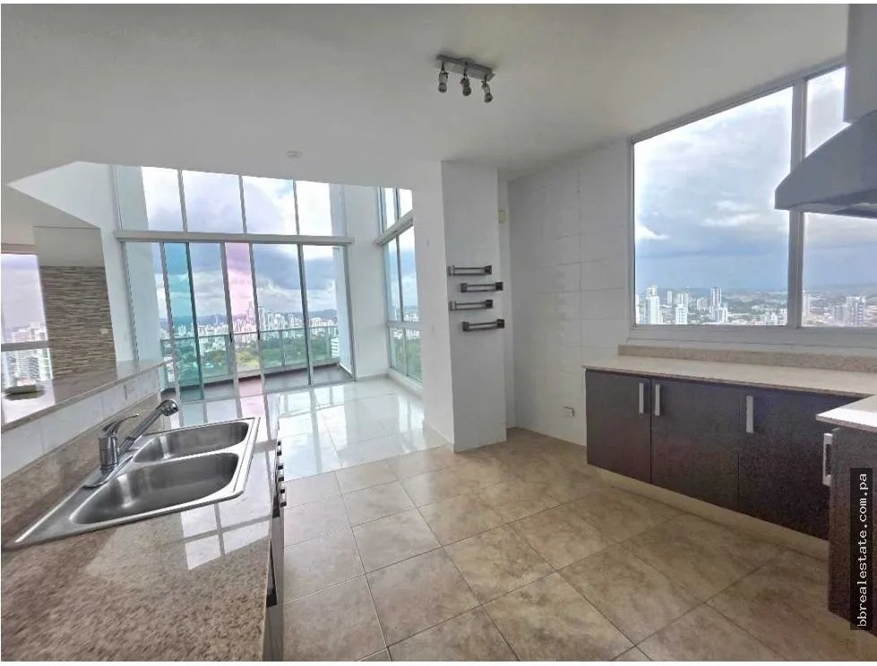 Apartment for Sale in PH Park Loft, San Francisco