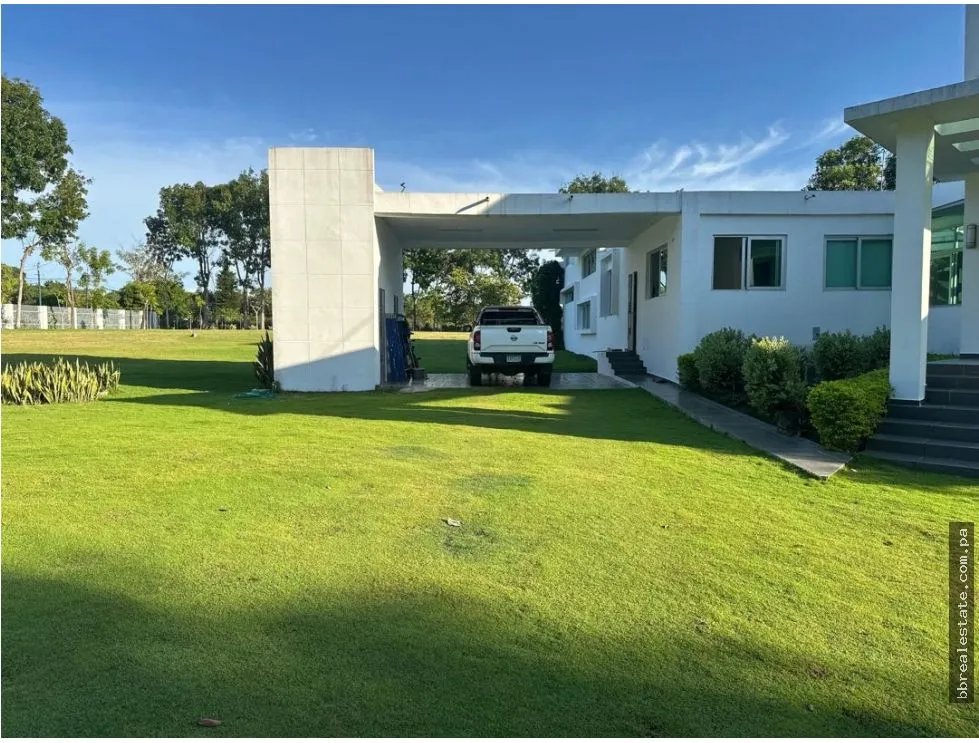 Casa à Venda em Santa Clara