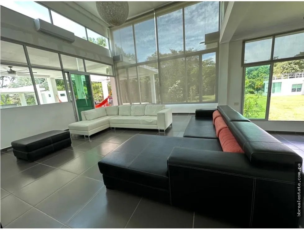 Casa à Venda em Santa Clara