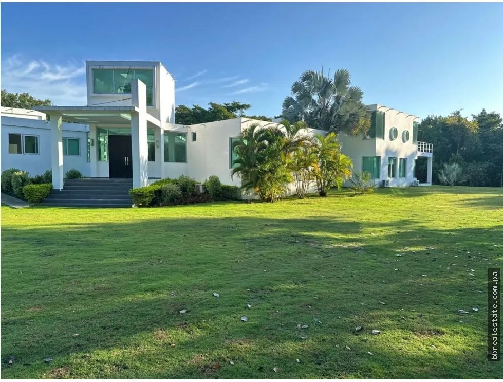 Casa à Venda em Santa Clara
