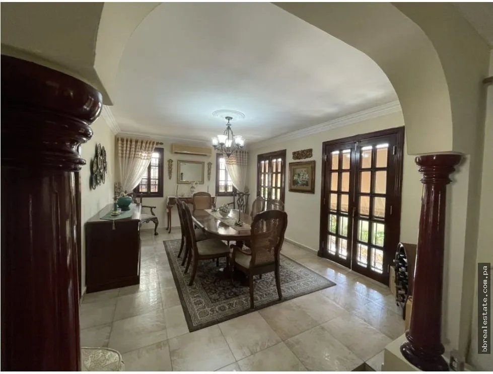 Casa à Venda em La Alameda