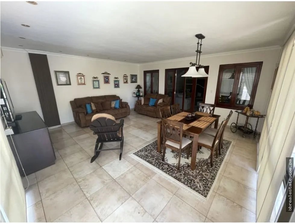 Casa à Venda em La Alameda