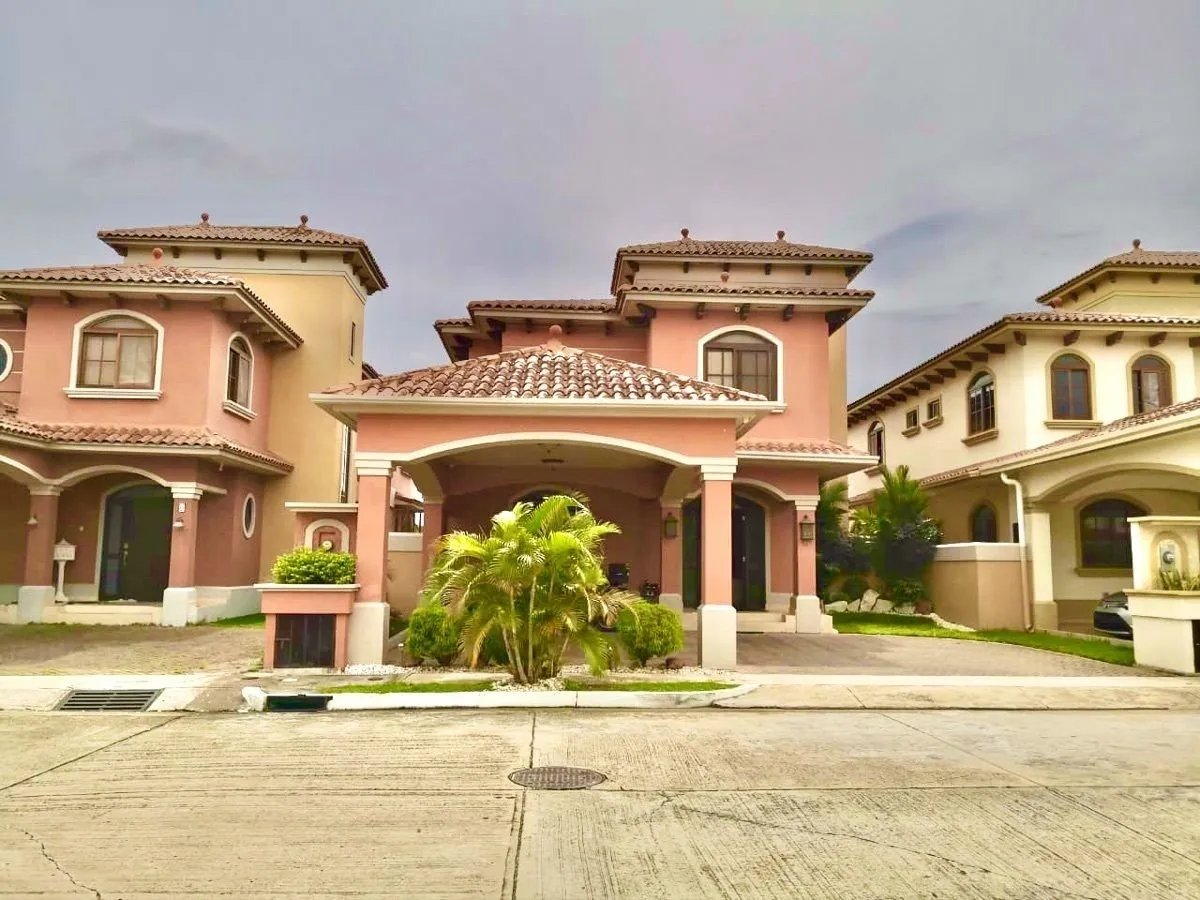 Single Family House for sale in Costa Sur