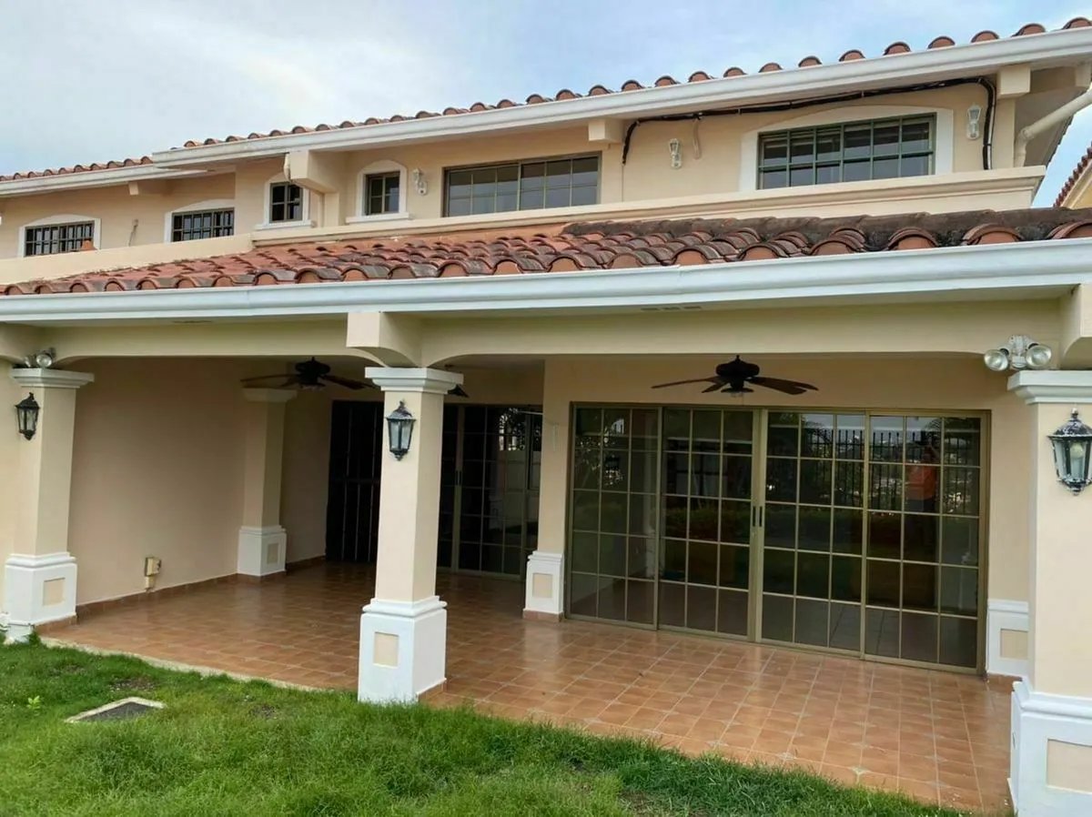 CASA CORONA GARDENS