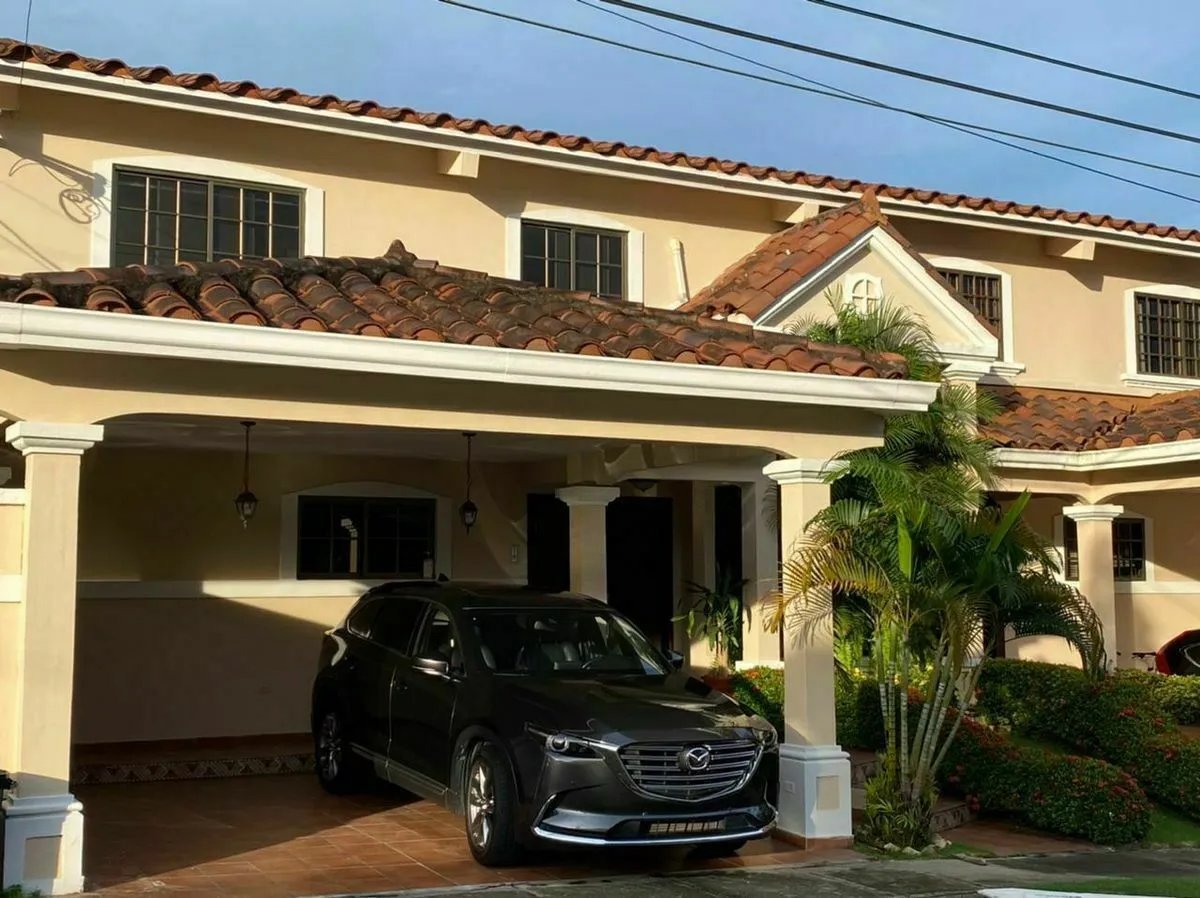 CASA CORONA GARDENS