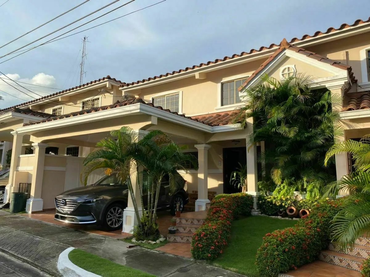 CASA CORONA GARDENS