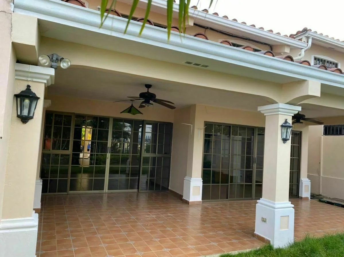 CASA CORONA GARDENS