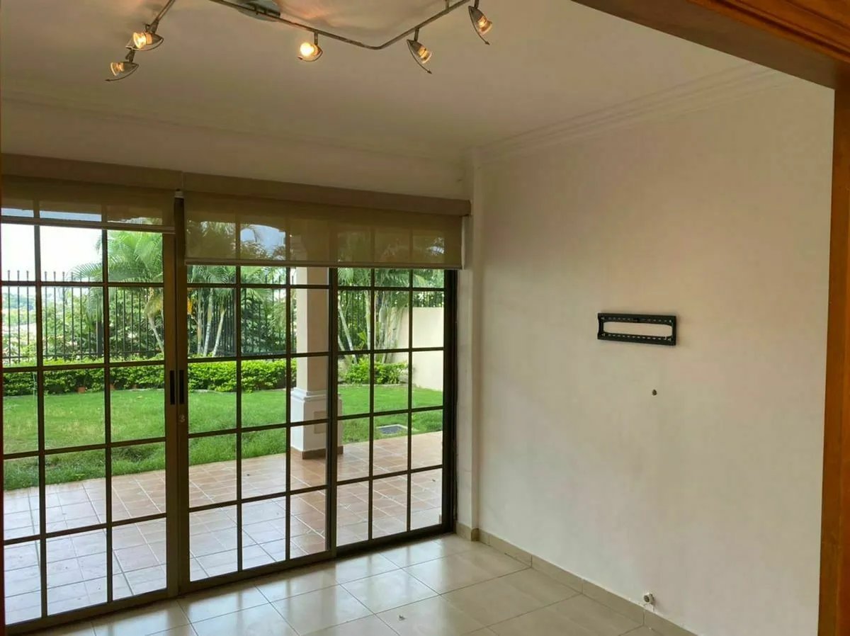 CASA CORONA GARDENS