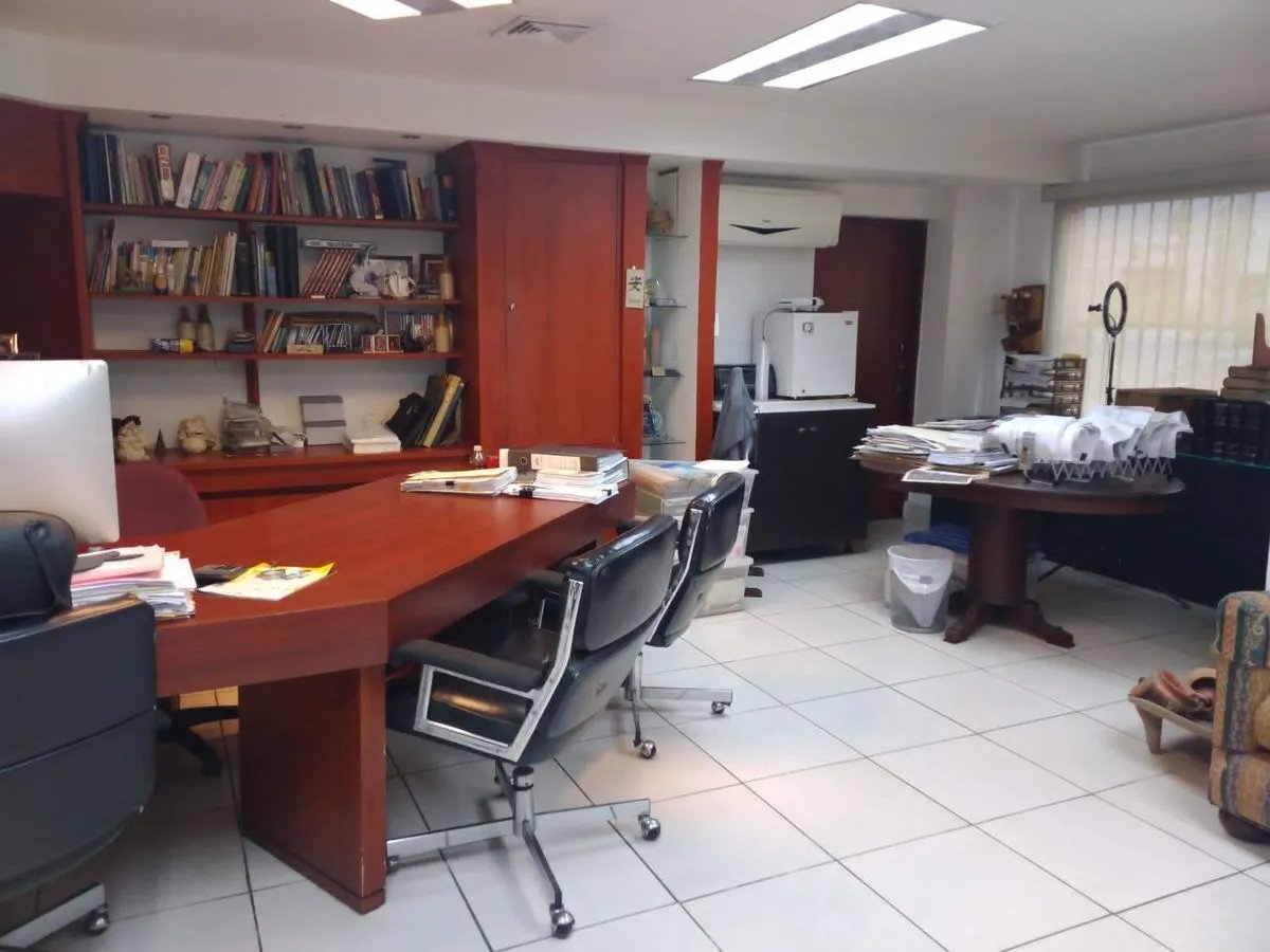 VENTA   TERRENO CON 3 CASAS