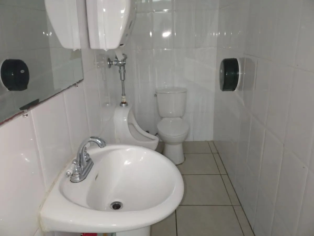 VENTA   TERRENO CON 3 CASAS
