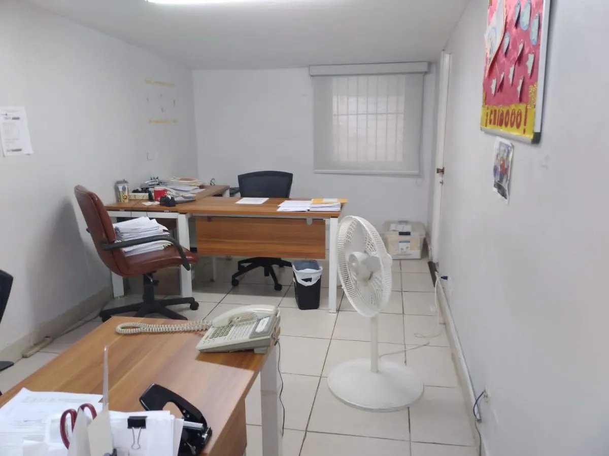 VENTA   TERRENO CON 3 CASAS