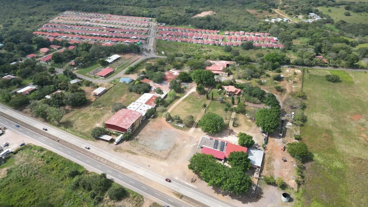 VENTA  O ALQUILER BODEGA FRENTE PANAMERICANA EN AGUADULCE