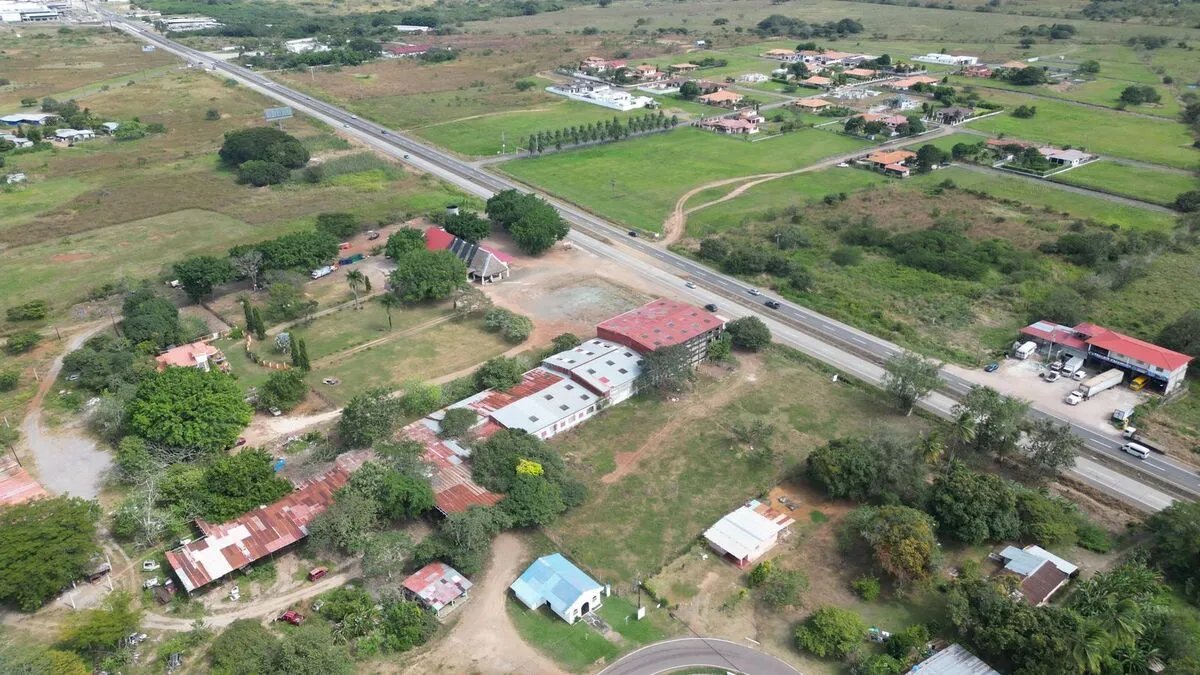 VENTA  O ALQUILER BODEGA FRENTE PANAMERICANA EN AGUADULCE