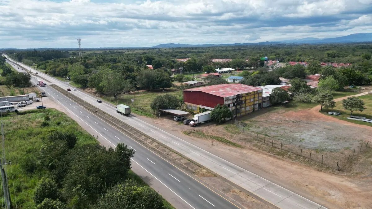 VENTA  O ALQUILER BODEGA FRENTE PANAMERICANA EN AGUADULCE