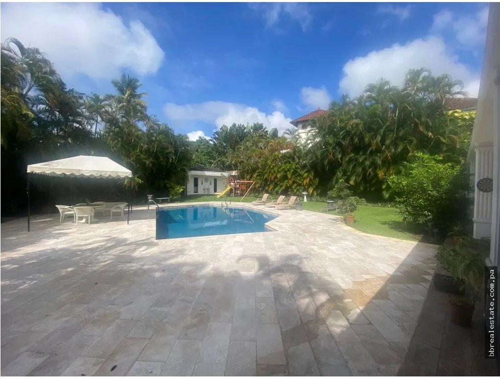 Casa à Venda em Altos Del Golf