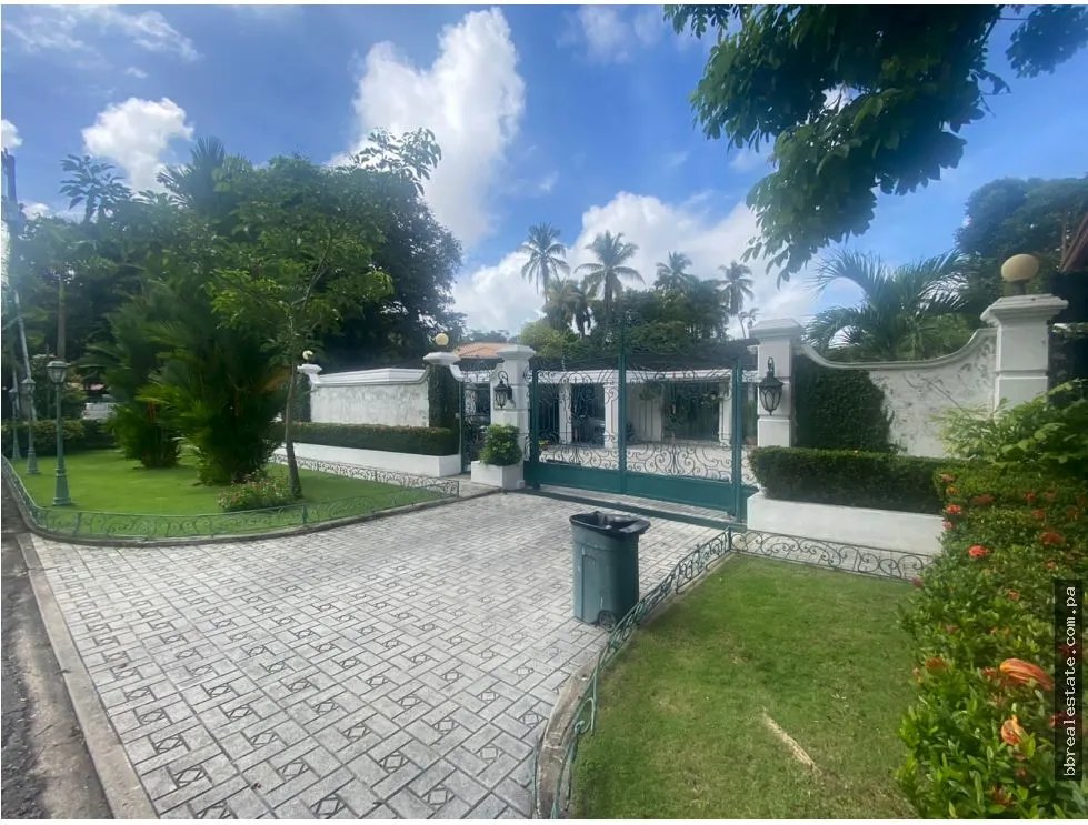 Casa à Venda em Altos Del Golf