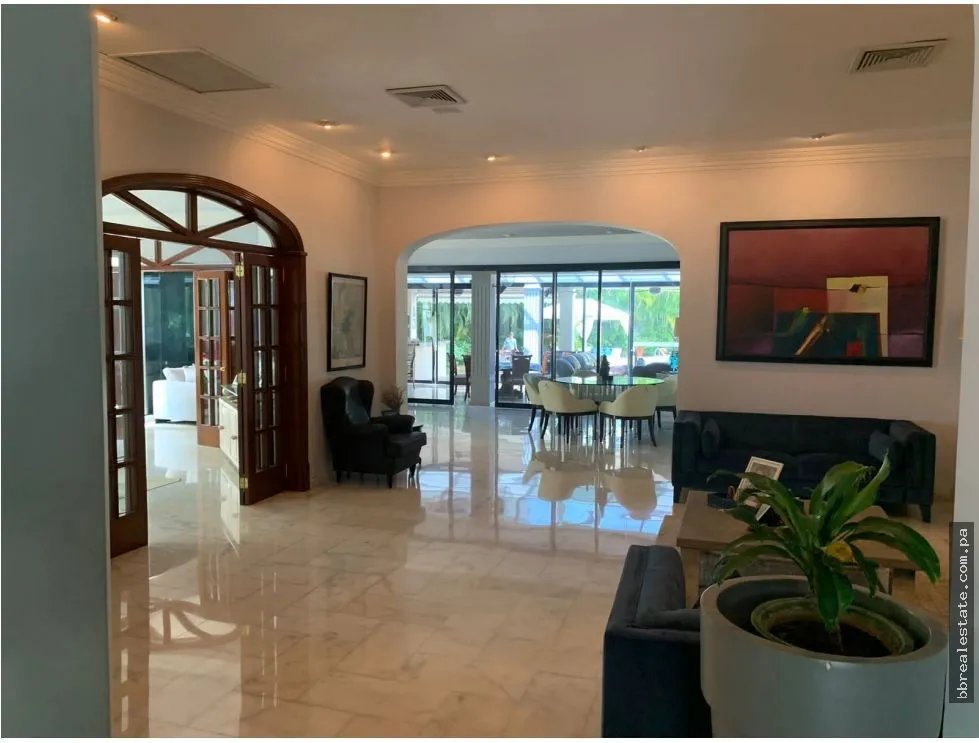 Casa à Venda em Altos Del Golf