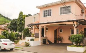 Casa à Venda