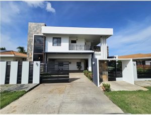 Sale of House with Pool in Chitré, Herrera. MB