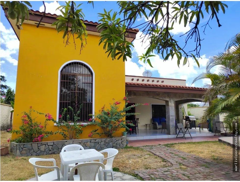 Alquiler de casa amoblada con piscina privada en Coloncito