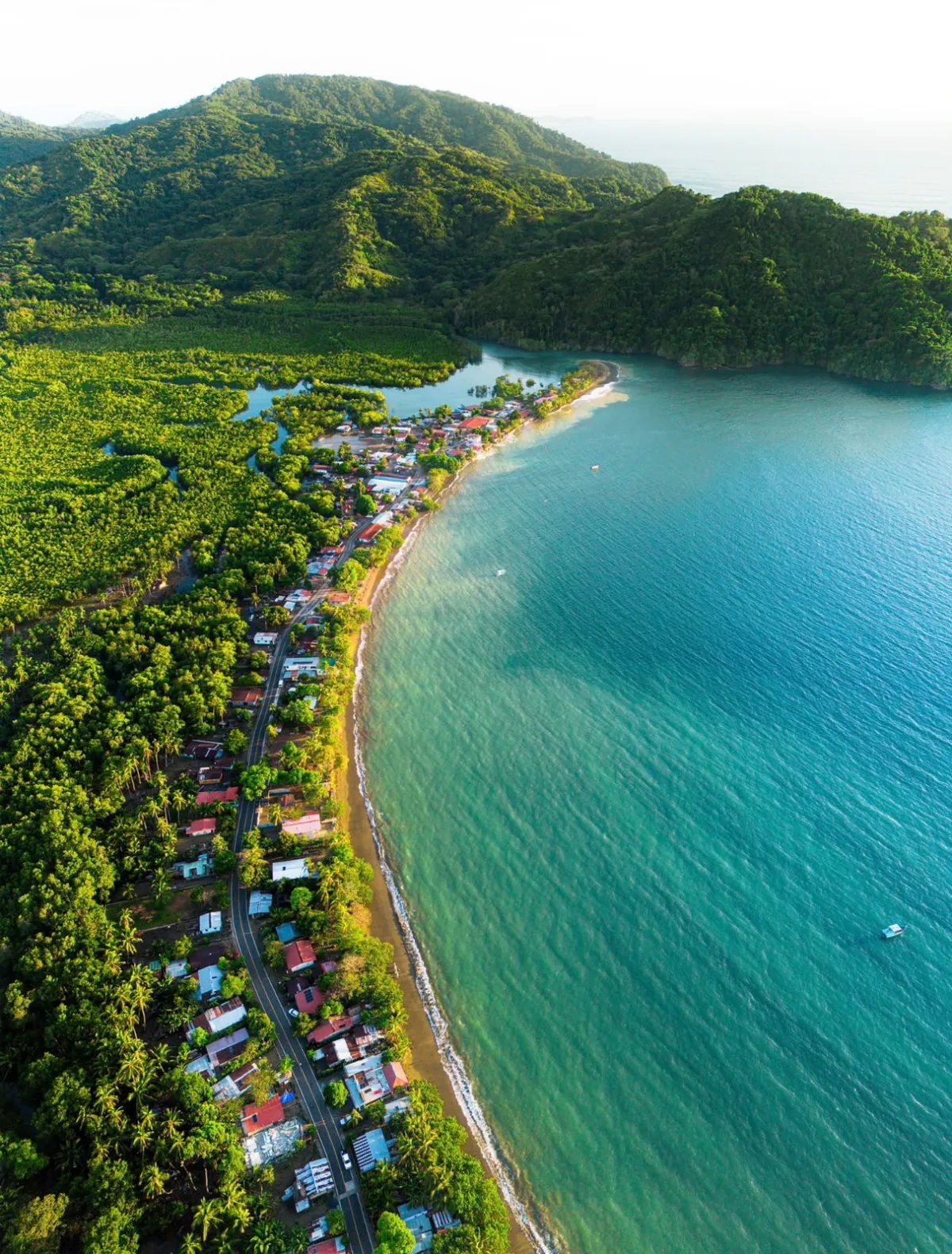 HERMOSA CASA DE PLAYA EN ALQUILER EN PIXVAE, VERAGUAS