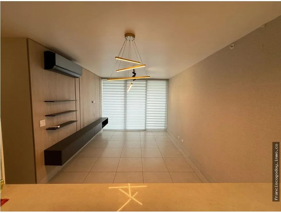Apartment for Sale in Edison Park