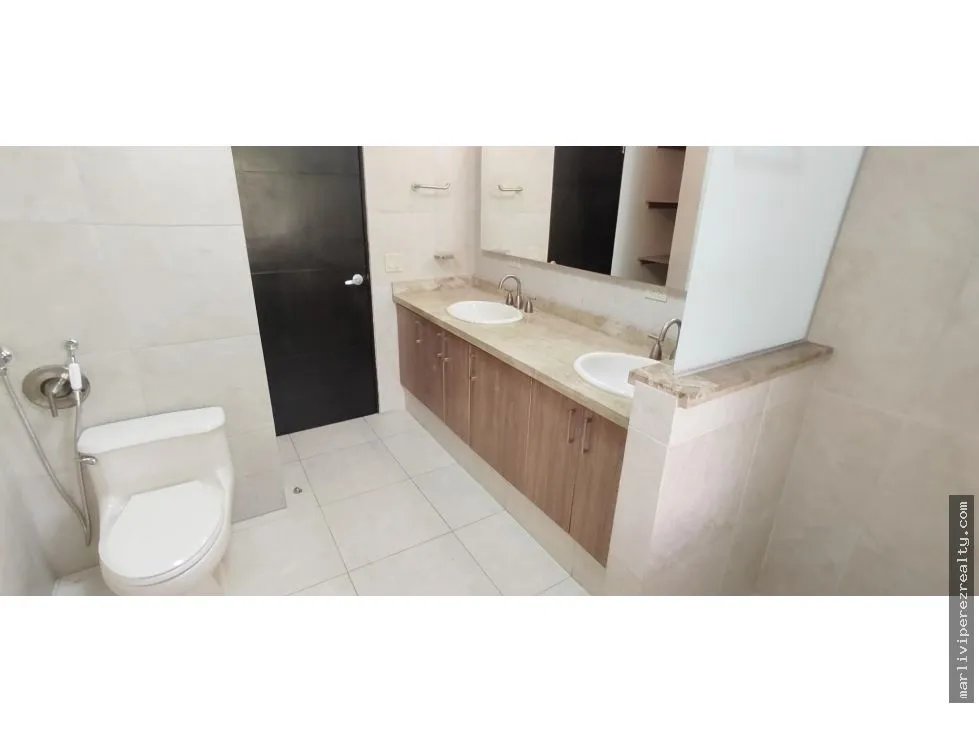 Townhome for Sale at Embassy Club for Investment