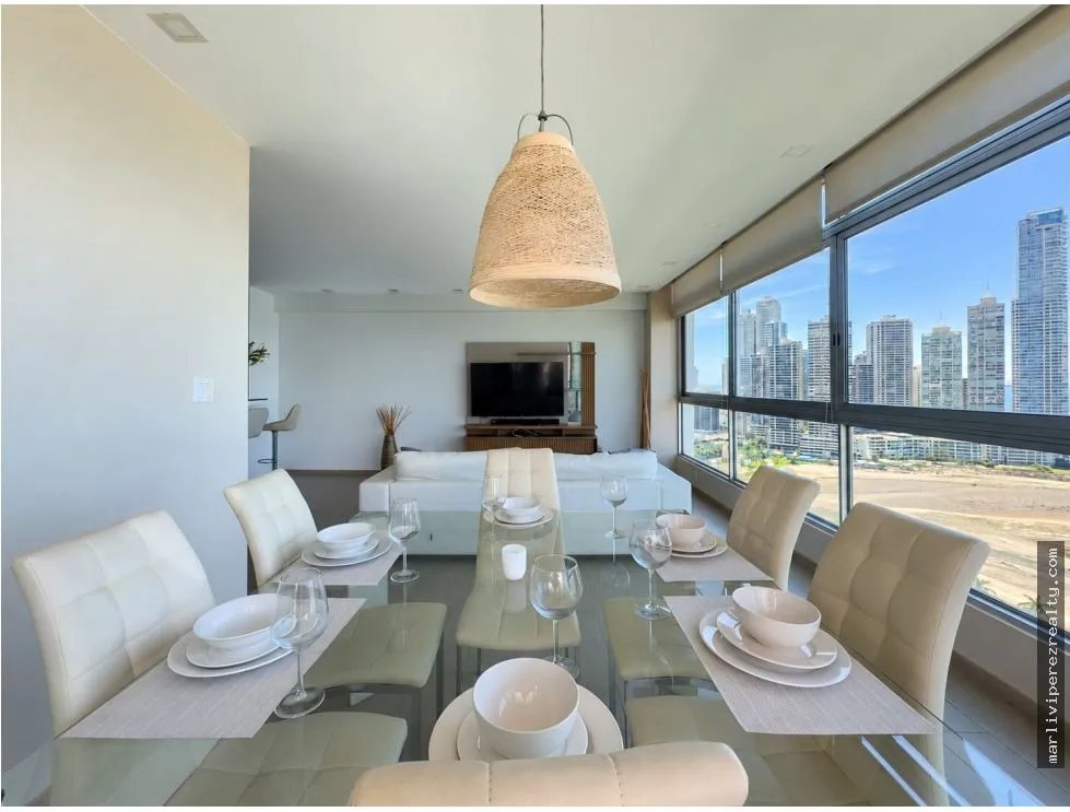 Alquiler de Apartamento frente al mar Av. Balboa