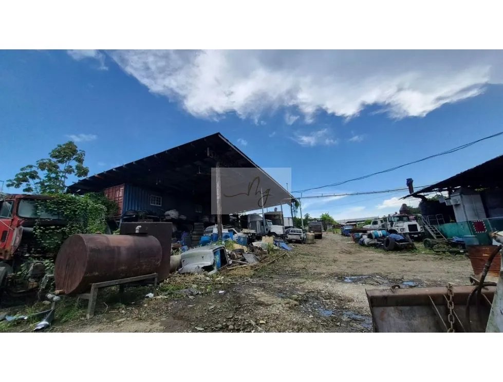 VENTA DE PROPIEDAD COMERCIAL / INDUSTRIAL EN LAS MAÑANITAS