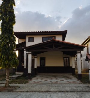 Se vende casa 2 piso Ciudad del lago