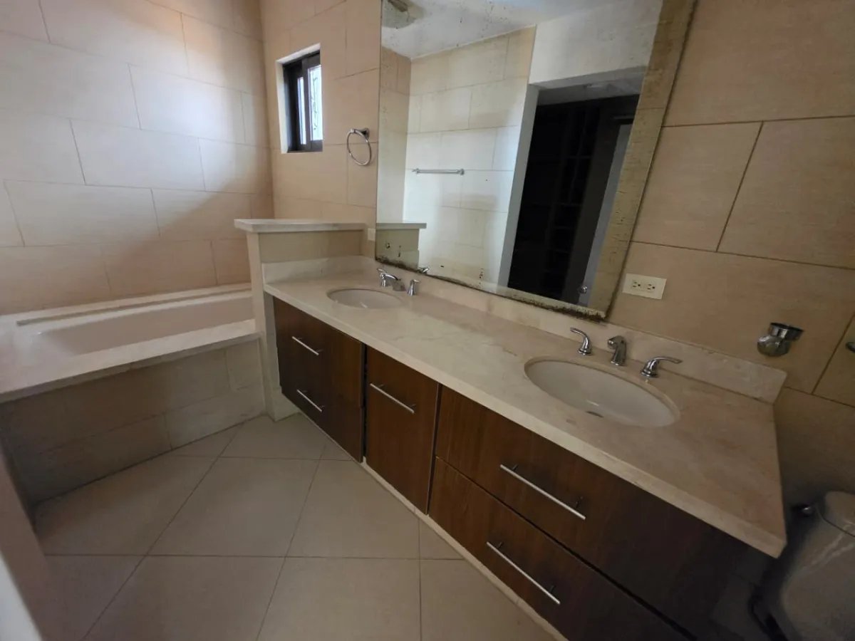 Apartment for Sale – PH Embassy Club, Condo 2, Ancón