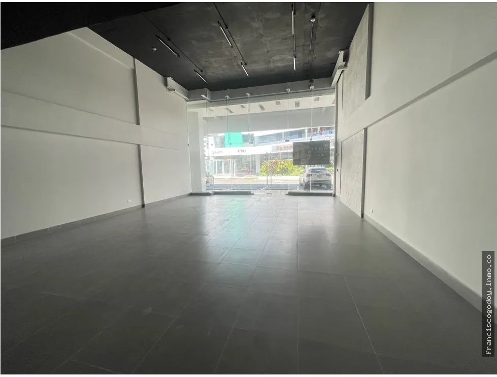 COMMERCIAL SPACE FOR RENT - VIA BRASIL
