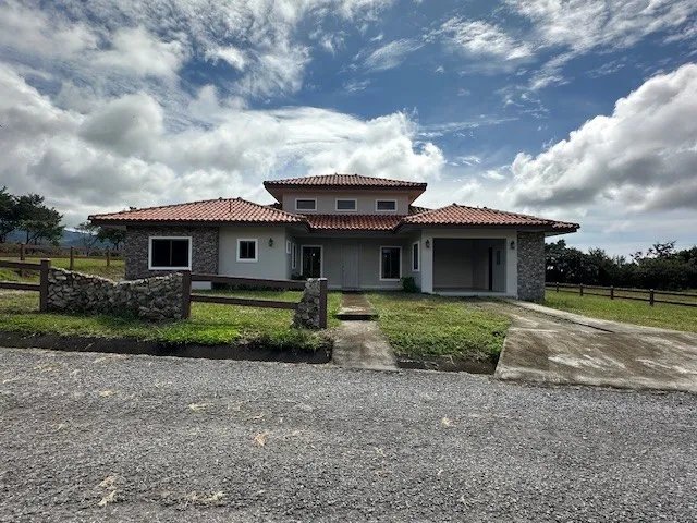 Casa Hacienda en Boquete Country Club 180 m² Const. y Amplio Lote de 1...
