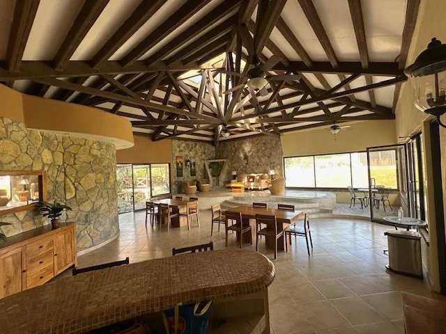 Casa Hacienda en Boquete Country Club 180 m² Const. y Amplio Lote de 1,019 m²