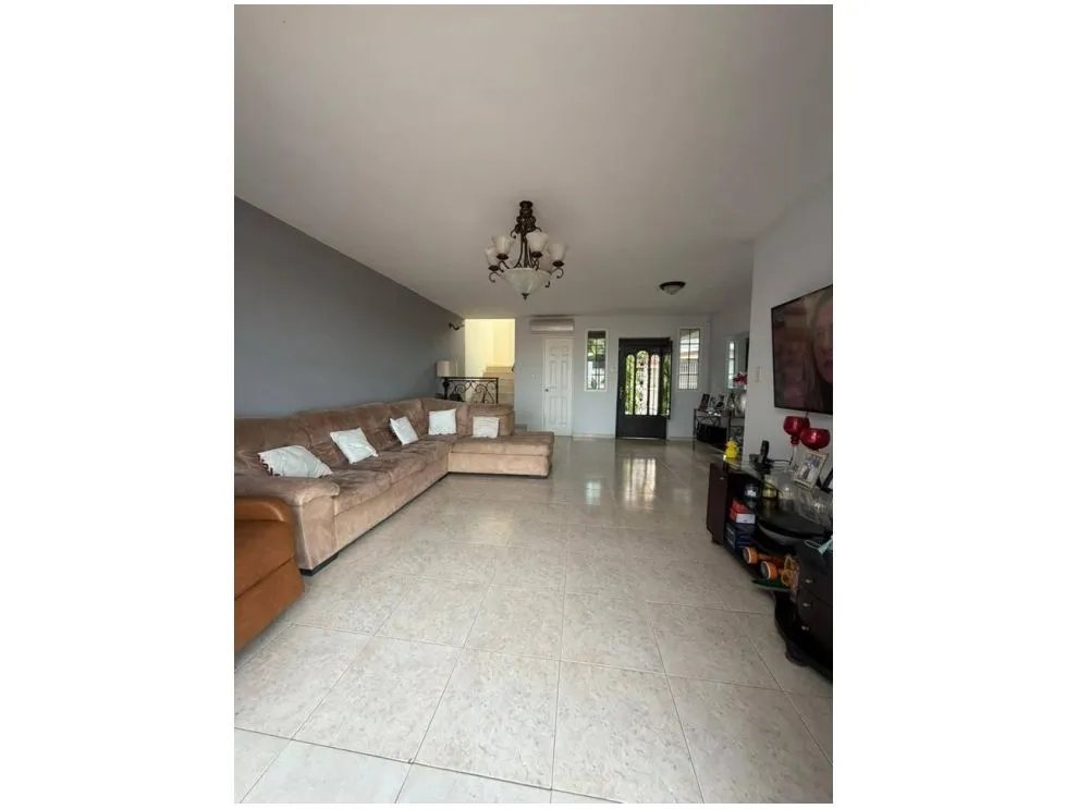 Alquiler de casa en Rivera Colonial, Brisas del Golf. MY