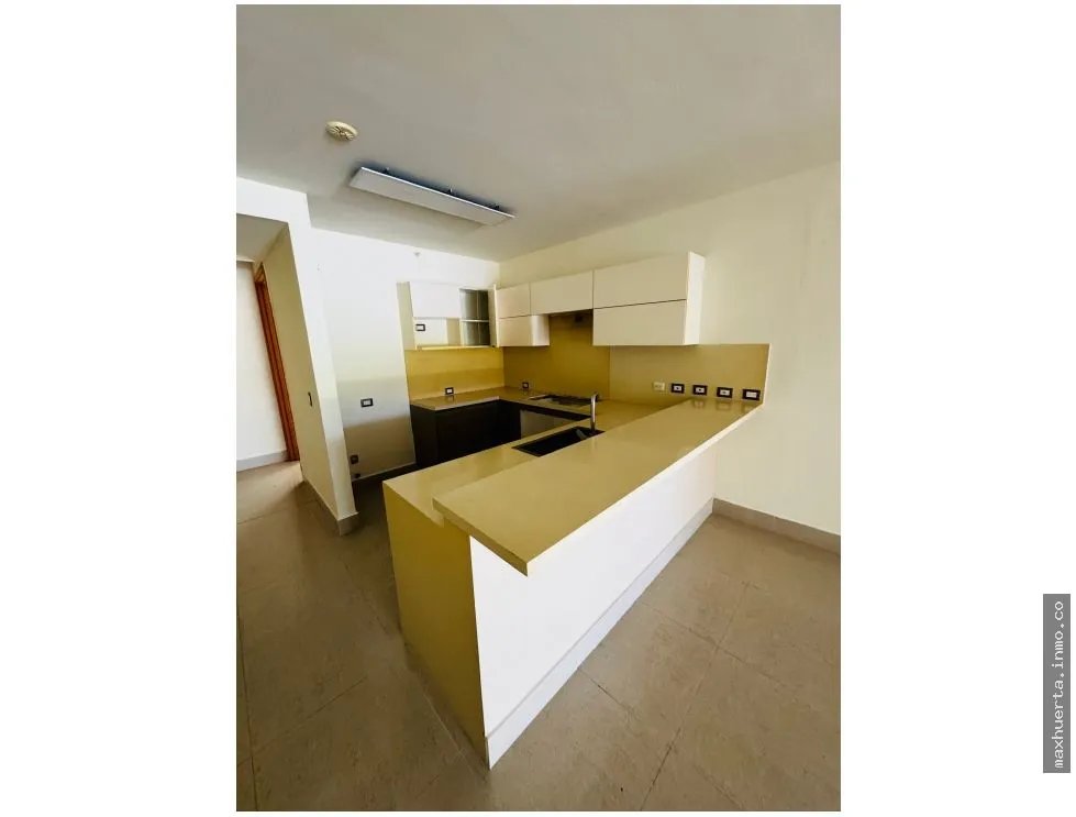 VENTA DE APARTAMENTO DE 3 RECAMARAS EN PLANTA BAJA CON PATIO ENORME