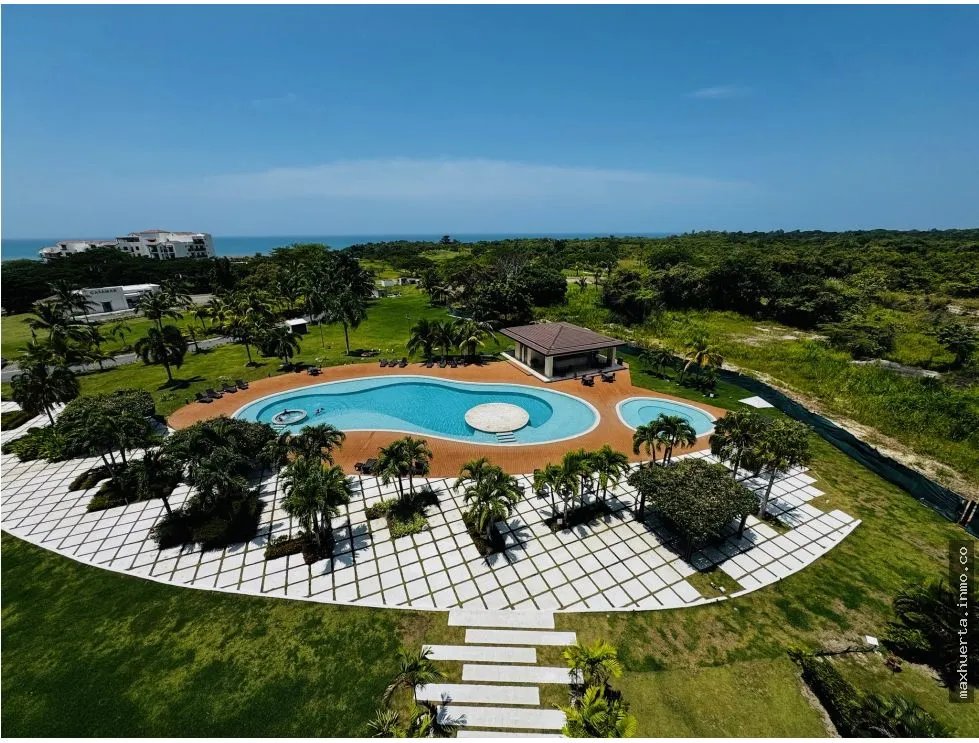 VENTA DE APARTAMENTO DE 3 RECAMARAS EN PLANTA BAJA CON PATIO ENORME
