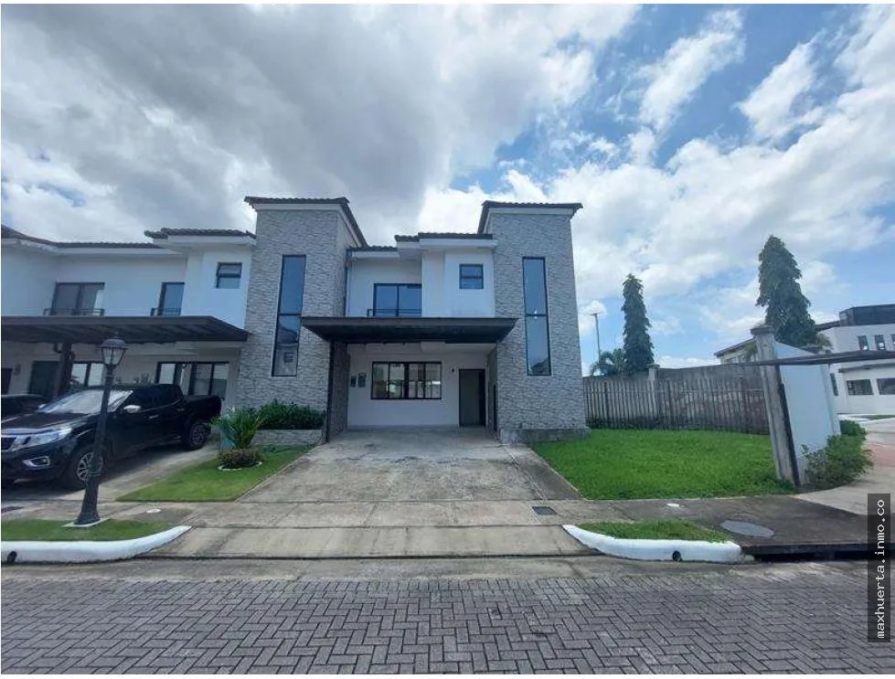 Se vende hermosa casa en Costa Sur