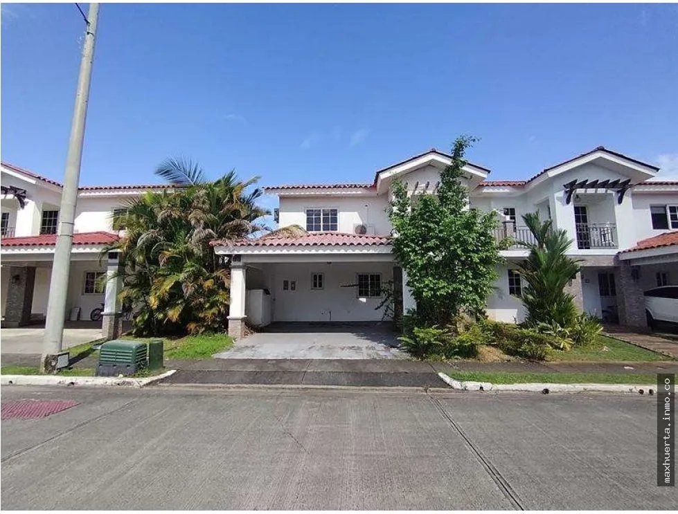 se vende hermosa casa en Versalles