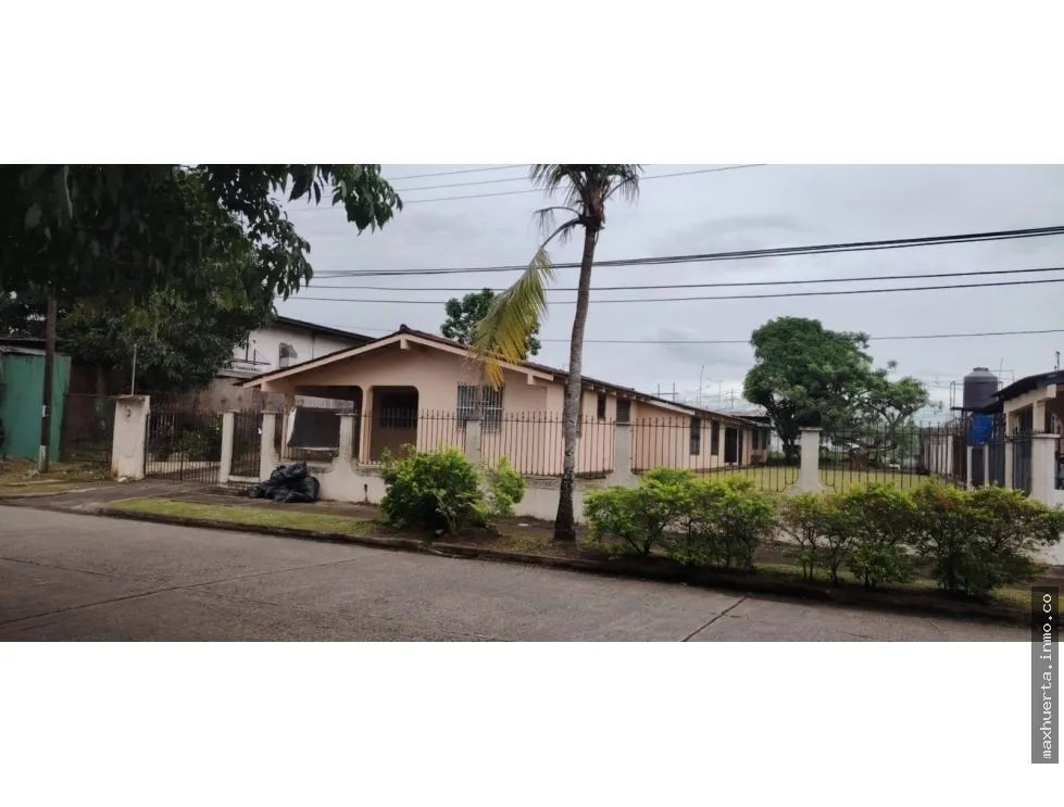 SE VENDE CASA EN ALTOS DE VACAMONTE