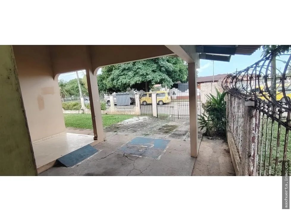 SE VENDE CASA EN ALTOS DE VACAMONTE