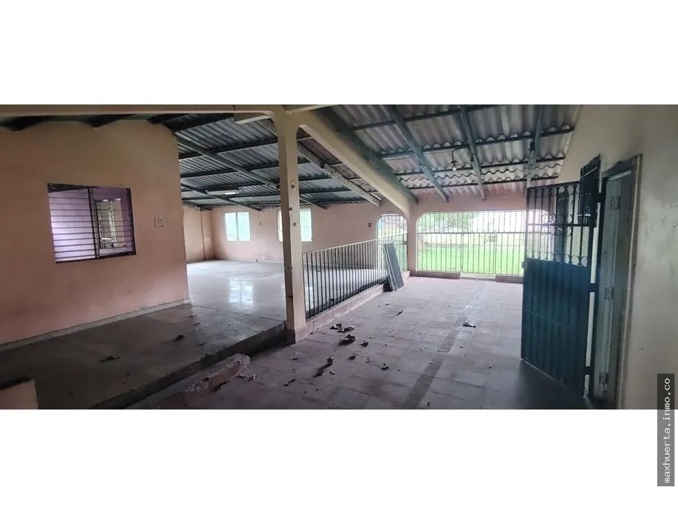SE VENDE CASA EN ALTOS DE VACAMONTE