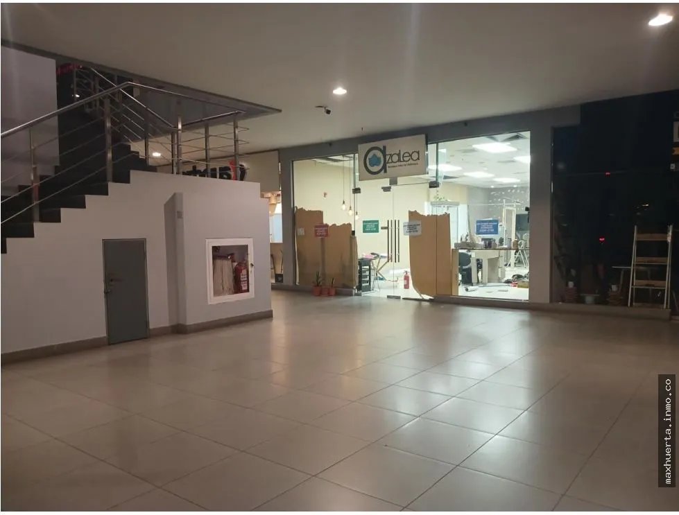 Ground Floor Commercial Space for Rent in Centennial Plaza - Condado del Rey