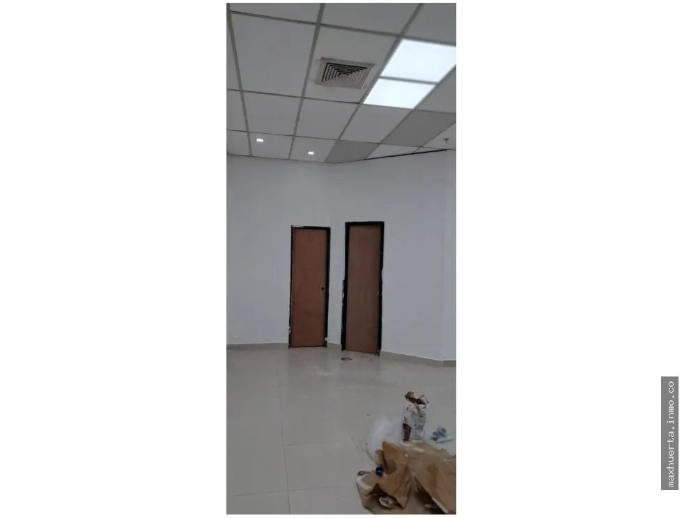 Ground Floor Commercial Space for Rent in Centennial Plaza - Condado del Rey