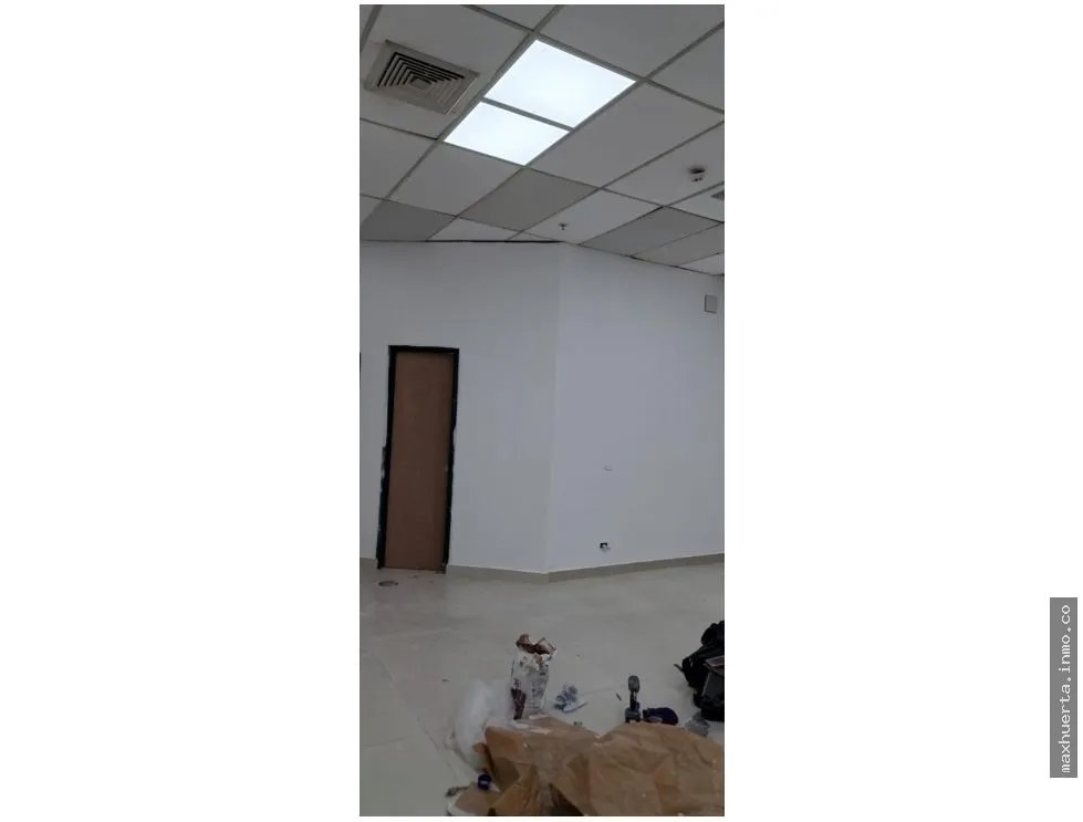 Ground Floor Commercial Space for Rent in Centennial Plaza - Condado del Rey