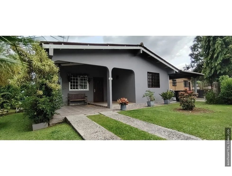 VENDO HERMOSA CASA EN ALTOS DE VACAMONTE
