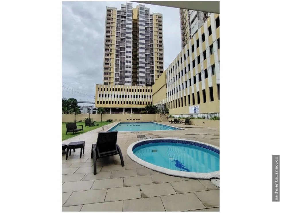 FOR SALE: 4 ISLAS PH APARTMENT