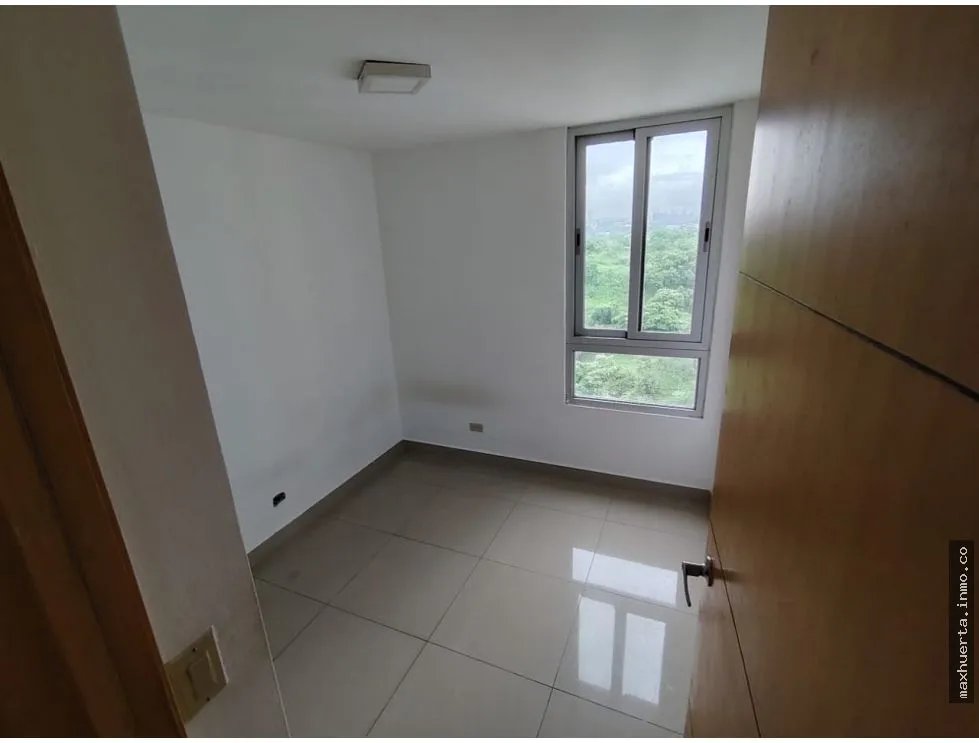 FOR SALE: 4 ISLAS PH APARTMENT